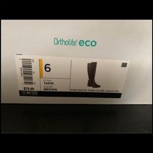 Size 6 brown boots. New in box